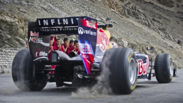 Monopost Red Bull vytvoil dalí rekord, v Himálaji projel nejvyí silnici