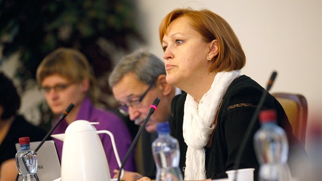 Poslankyn Lenka Kohoutová (ODS) na seminái o bezdomovectví a chudob (17....
