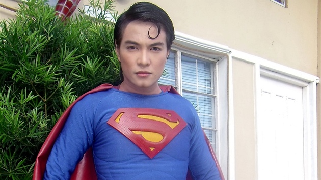 Herbert Chavez je přesvědčen, že po řadě plastik je z něj Superman Herbert Chavez je přesvědčen, že po řadě plastik je z něj Superman