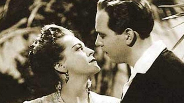 Zita Kabátová a Jan Pivec ve filmu Mui nestárnou (1942)