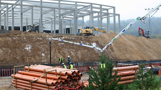 Stavba nové tovární haly na výrobu tlumi a výfuk v Hodkovicích nad Mohelkou