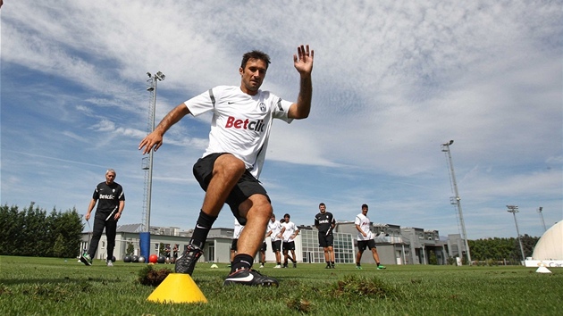 POSILA JUVENTUSU. Mirko Vuini, hvzda z erné Hory, pestoupil do Juventusu