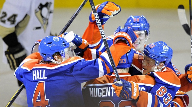 Hokejisté Edmontonu se eradují z trefy ' Ryana Nugenta-Hopkinse.