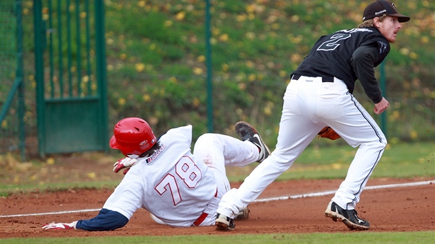 Momentka z finále baseballové extraligy mezi Technikou a Draky Brno. Momentka z finále baseballové extraligy mezi Technikou a Draky Brno.