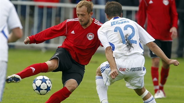 Radim Holub (vlevo) z Chrudimi obchází Jaroslava Monika z Letohradu. Radim Holub (vlevo) z Chrudimi obchází Jaroslava Monika z Letohradu.