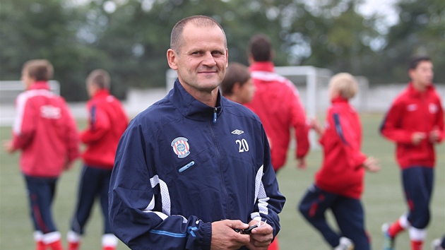 Róbert Kafka vede trénink brněnských fotbalistů. Róbert Kafka vede trénink brněnských fotbalistů.