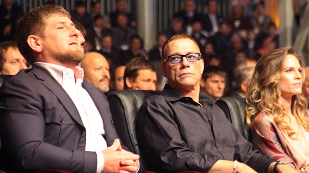 Ramzan Kadyrov, Jean-Claude Van Damme a Hilary Swanková (5. íjen 2011)   