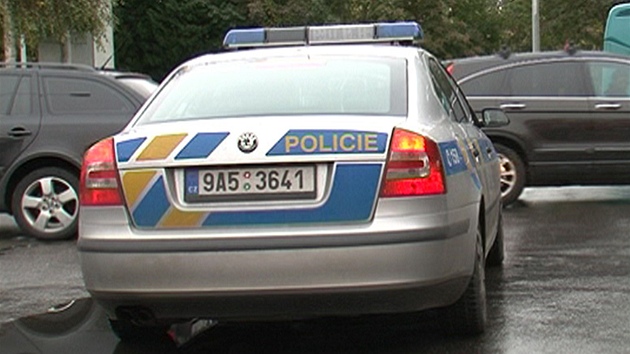 Policejní hlídka zadržela řidiče, který v Praze ohrožoval jiného šoféra pistolí Policejní hlídka zadržela řidiče, který v Praze ohrožoval jiného šoféra pistolí