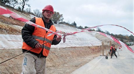 Silnice z Nového Straecí na Rakovník by mla být zcela prjezdná v polovin