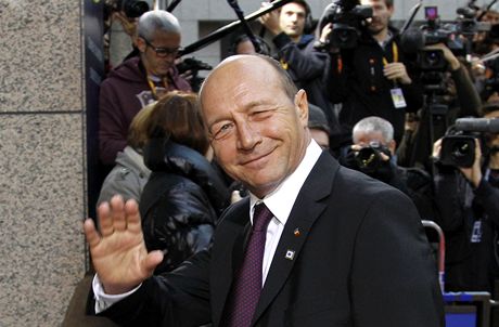 Rumunský prezident Traian Basescu na summitu v Bruselu.