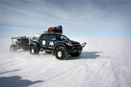 Upravená Toyota Hilux od firmy Arctic Trucks International