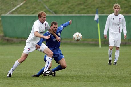 Richard Dostálek u nekope za Líe, te hraje fotbal ve Vykov.