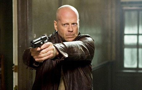 Smrtonosn past 4.0, kterou Bruce Willis natoil v roce 2007. Na ptm dle u...