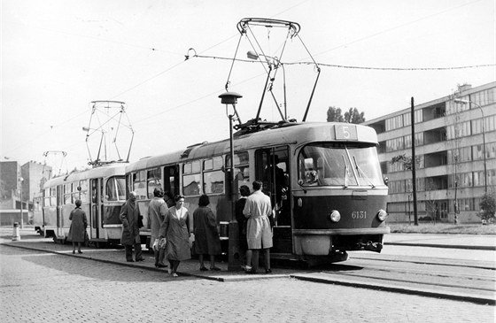 Prvních sedm takzvan spaených dvojic tramvají T3 se objevilo na lince íslo...