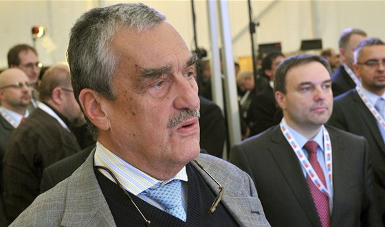 Ministr zahranií Karel Schwarzenberg na sjezdu TOP 09 v Hradci Králové. (22.