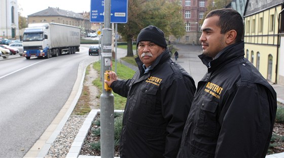 Místa v dvoulenné romské hlídce v Novém Boru obsadili Tomá Horvát (vpravo) s