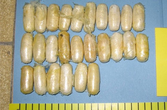 Paeráci vozili kokain v kapslích, které spolykaly. Ilustraní foto