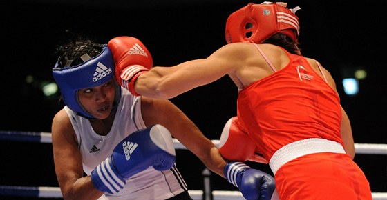 ENY PROTI SUKNÍM. Boxerkám navrhují, aby v ringu nosily sukn, ty se vak k