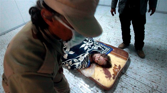 Tlo Muammara Kaddáfího v Misurát, kde ho libyjtí povstalci po jeho smrti vystavili v mrazáku. (25. íjna 2011)