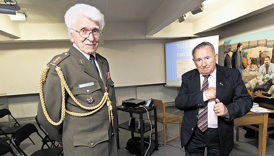 Vasil Coka (vlevo) a Frantiek Zahrádka, který byl tináct let vznn za