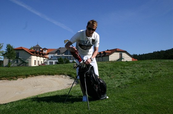 Plzeský fotbalista David Limberský na golfu v Darovanském dvoe