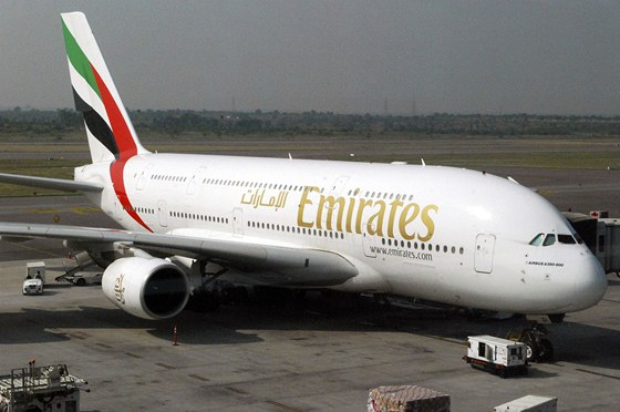 Airbus A380 na letiti v indickém Hajdarabádu (23. íjna 2011)