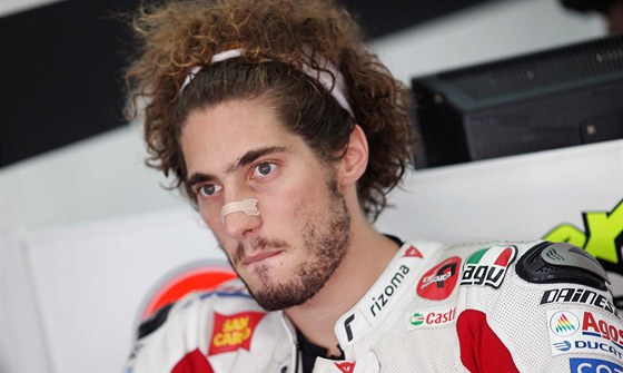 Italský motocyklista Marco Simoncelli tragicky zahynul pi velké cen Malajsie v roce 2011.