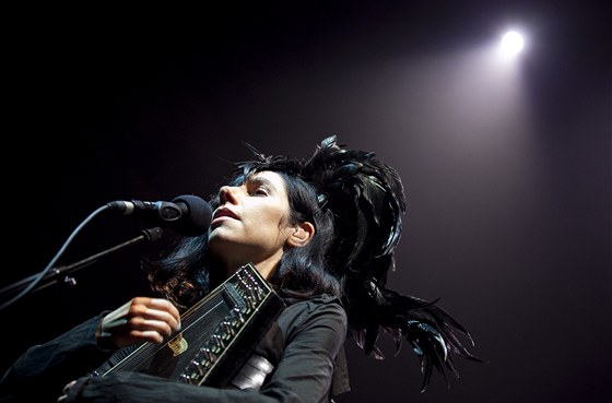 V praské Lucern vystoupila 27. íjna britská zpvaka PJ Harvey. Hrála