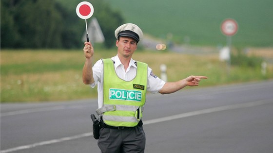 Pratí policisté se zamují na motorkáe a cyklisty.