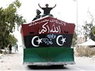 Jednotky nové libyjské vlády projídjí Syrtou (19. íjna 2011) 