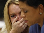 Lindsay Lohanov se po vynesen rozsudku rozplakala (ervenec 2010).