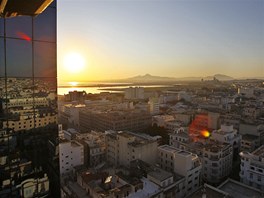 Zpad slunce nad tuniskou metropol (18. jna 2011)