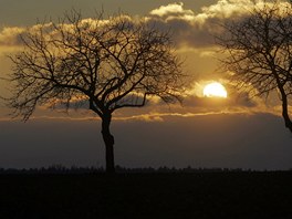 Západ slunce u vesniky Chlumec u Hluboké nad Vltavou v zim 2007.