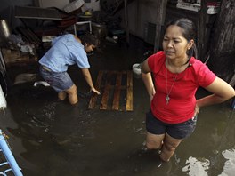 Hladina stoup na pedmst Bangkoku, lid vodu sleduj s obavami. (21. jna