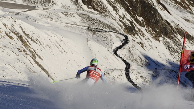 Ted Ligety na trati obího slalomu v Söldenu. 