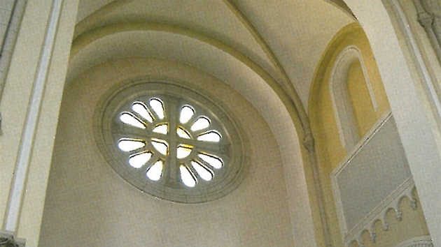 Interiér kostela sv. Jana Nepomuckého na Chodském námstí v Plzni