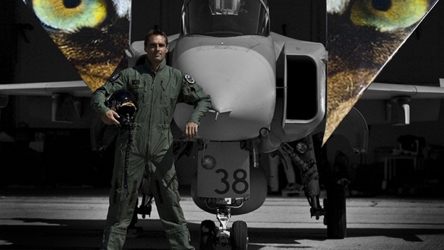 Květen: Desetibojař major Roman Šebrle – pilot letounu Gripen JAS 39-C Květen: Desetibojař major Roman Šebrle – pilot letounu Gripen JAS 39-C