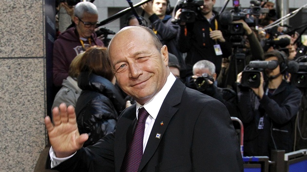 Rumunský prezident Traian Basescu na summitu v Bruselu.