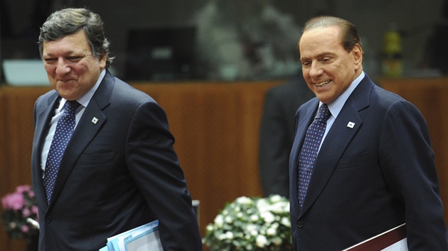 Pedseda Evropské komise Jose Manuel Barroso (vlevo) a italský premiér Silvio