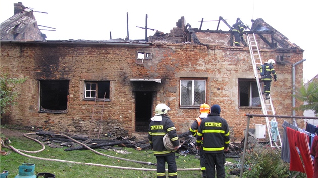 Zásah hasi pi poáru rodinného domku v Liptani na Osoblasku, uvnit uhoel