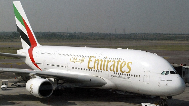 Airbus A380 na letiti v indickm Hajdarabdu. (23. jna 2011)