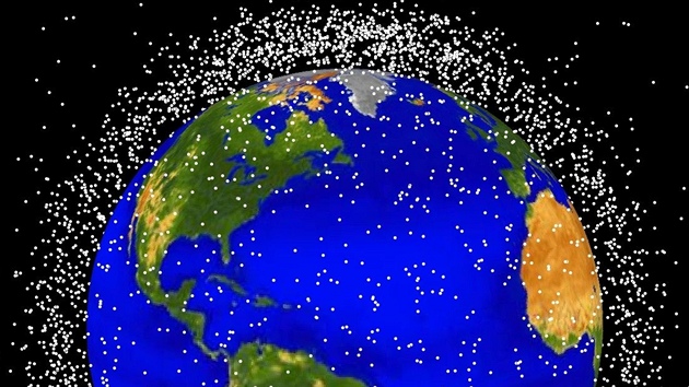 Mapka vtích kus vesmírného smetí na obné dráze kolem Zem. S malými...