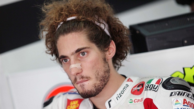 Italsk motocyklista Marco Simoncelli tragicky zahynul pi velk cen Malajsie.