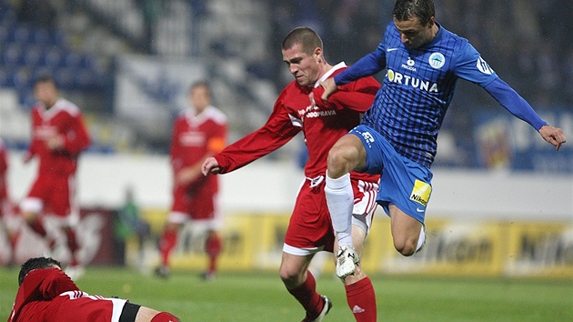 Tomá Peciar z Viktorie a Tomá Stráský z eských Budjovic (vlevo)