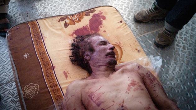 Kaddáfího tlo bylo v Misurát vystavené tyi dny.