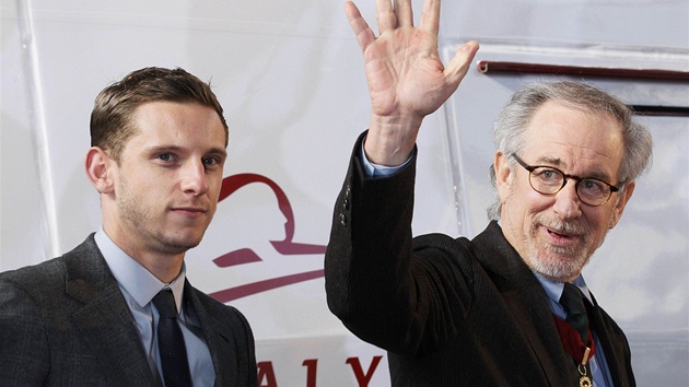 Herec Jamie Bell a reisér Steven Spielberg ped premiérou filmu Tintinova