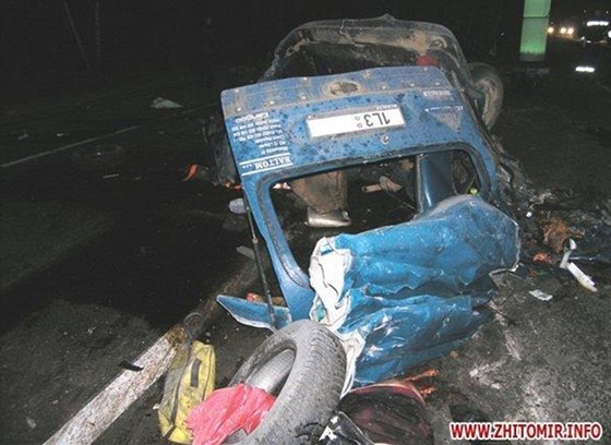 Dopravní nehoda na Ukrajin mezi Kyjevem a opem, pi které zemeli ti ei.