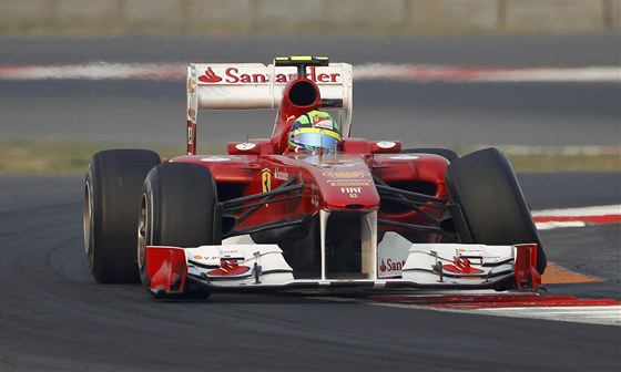 Tak zakonil Velkou cenu Indie Felipe Massa - se zlomeným závsem levého