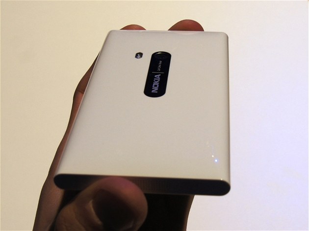Nokia N9 v bílém provedení