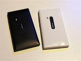 Nokia N9 v blm barevnm proveden